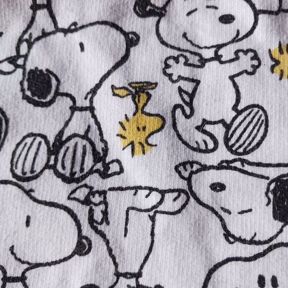 Peanuts Snoopy Women's Sweatshirt Size Medium - Picture 6 of 6